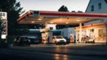 tanken: mineralölkonzerne erhöhen spritpreise auch am letzten osterfeiertag