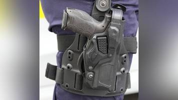 unglück dank taser gerade noch abgewendet: mann will polizist waffe entreißen