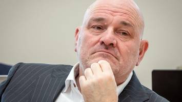 „Hauptgrund für Sicherheitsprobleme“: Verkehrsminister will Alkoholverbot in Zügen