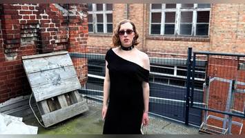 avelo: „eine schamlose person kann niemanden beschämen“