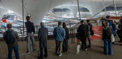 Bahnprojekt Stuttgart 21: Zehntausende kommen zum Tag der offenen Baustelle