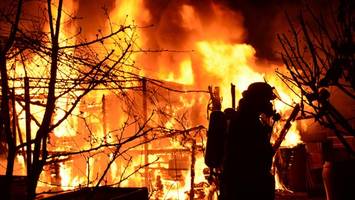 Feuer im Kleingartenverein am Allermöher See: Laube völlig zerstört