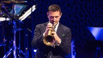 till brönner in der elbphilharmonie: so jazzig klingt „italia“
