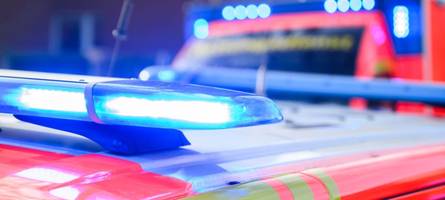 25-jähriger fährt auf drei pkws auf: nächtlicher unfall auf der b17 mit acht verletzten