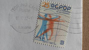 mann kauft briefmarken im internet – und muss fast 1000 euro strafe zahlen