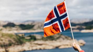 ty (35) wandert nach oslo aus – 4-jährige helfen ihm, die sprache zu lernen