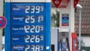 Folgen des Iran-Kriegs: Benzinpreis kratzt am Allzeithoch - wieder Rekord bei Diesel