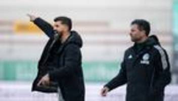 2. fußball-bundesliga: schalke verlängert vertrag mit co-trainer hoogland