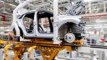 Konjunkturumfrage: Stimmung der Autoindustrie sinkt - Besserung bei Jobs