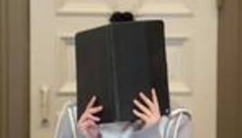 Kriminalität: Mann erstochen – Junge Frau wegen Totschlags vor Gericht