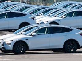 stärkere nachfrage nach e-autos: pkw-neuzulassungen legen im ersten quartal um fünf prozent zu