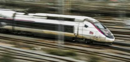 Frankreich: TGV kollidiert mit Armeetransporter