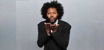 Schauspieler aus »Emily in Paris«: Jeremy O. Harris weiß noch immer nicht, wie das MDMA in seinen Kulturbeutel kam