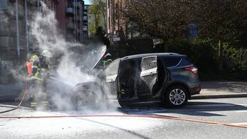 auto brennt auf der b73 aus: lange staus im hamburger süden