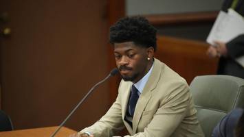 rapper lil nas x entgeht haftstrafe: richter schickt musiker in behandlung