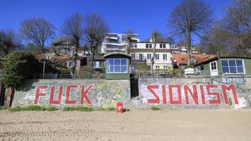 Antisemitische Schmiererei am Elbstrand in Övelgönne – Staatsschutz ermittelt