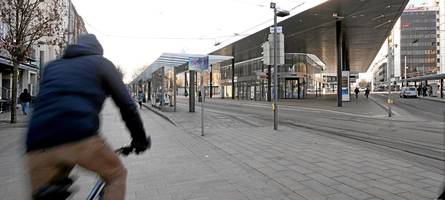 im augsburger nahverkehr ist heute lediglich eine straßenbahn unterwegs