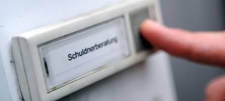 kriege, inflation, rezession: immer mehr augsburger sind überschuldet