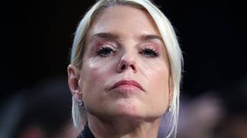 trump entlässt bondi und treibt sich ins politische patt