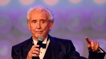 82 jahre und dement: tony christie tritt weiterhin auf