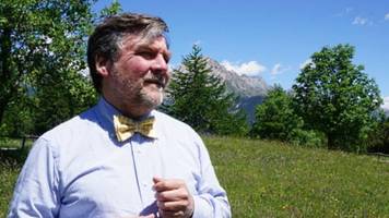 Luca zog aus Großstadt in Bergdorf auf 1600 Meter Höhe: Bauen für Eigenbedarf an und teilen uns die Ernte