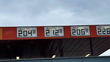 Vormittags oder abends – Experte zeigt neue Tank-Strategie