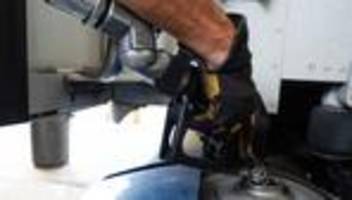 Diebstahl: Diesel-Diebe zapfen Tausende Liter auf Baustellen ab