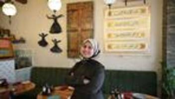 Migration: Rückkehr nach Syrien? TV-Köchin mit Hoffnung, Arzt hat Angst