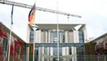 Rote Farbe am Kanzleramt: Kanzleramt beschmiert – 76-Jähriger festgenommen