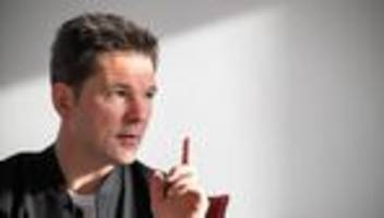 wahl des berliner abgeordnetenhauses: berliner spd-bürgermeisterkandidat beim wahlkampf bedroht