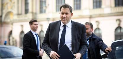 folgen des irankriegs: vizekanzler lars klingbeil lädt gewerkschaften und unternehmen zum krisengipfel