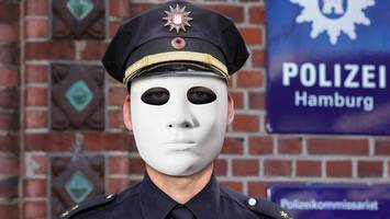 Falscher Polizist betrog Senioren um Geld und Schmuck – so lief die Masche ab