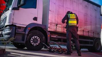 schon wieder habichtstraße! radfahrerin (69) wird von abbiegendem lkw verletzt