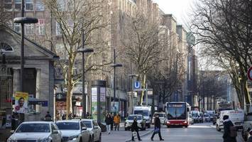 Rassistischer Angriff an der Mönckebergstraße: Frau (22) beleidigt und bespuckt