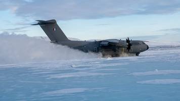 Auf dem arktischem Eis gelang einem französischen Flugzeug das, was US-Jets nur mit Skiern schafften