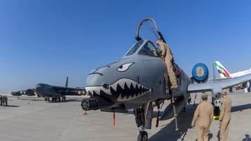 trotz geplanter ausmusterung: „warzenschwein“ fliegt waghalsige rettungsmission im iran