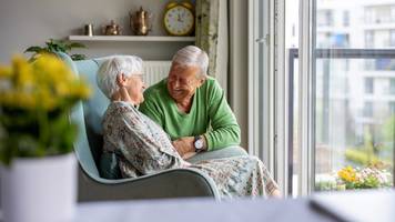 Weiß nicht, wie viel Zeit ihr noch bleibt: Ehemann (77) bemüht sich, seine Frau nach Hause zu holen