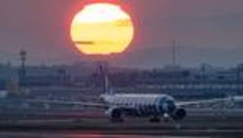 Drehkreuz statt Ferienflieger: Condor erfindet sich neu - Operativer Gewinn steigt