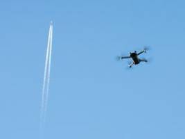 Er ist in Panik geraten: Rentner hat Angst vor Spionage und schießt Drohne ab