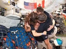 von under pressure geweckt: crew der artemis 2 bereitet nach mondflug landung im pazifik vor