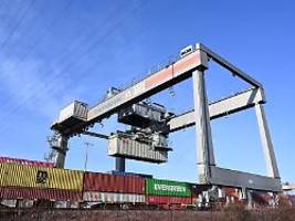 ministerium: tendenz positiv: unternehmen exportieren mehr - und produzieren weniger