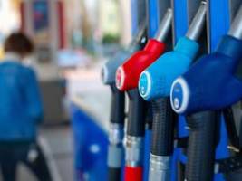 tankstellen-daten zeigen: kraftstoffpreise steigen - liegen aber unter vortagsniveau