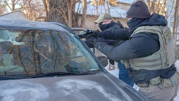 gangmitglied oder reine willkür? ice-beamte schießen auf mann in kalifornien