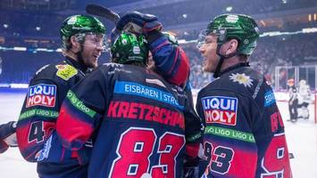 eisbären-talent: beim essen gibt es von der oma ganz viel lob