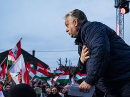 Ungarn: „Die erste Wahl, bei der Russland und die USA denselben Favoriten haben“