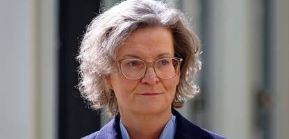 nrw-ministerin ina scharrenbach: vorwürfe von machtmissbrauch bleiben interne sache