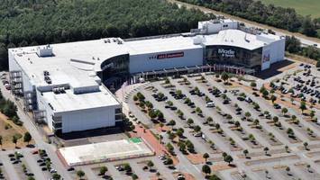 Dodenhof Kaltenkirchen: Mann greift Frau an der E-Ladesäule an