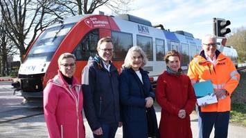 Land legt Bauturbo ein: Neuer AKN-Bahnhof Henstedt-Ulzburg-West kommt 2028