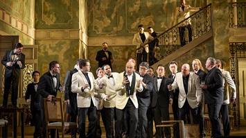 staatsoper hamburg: diesen „trovatore“ fand sogar der regisseur unrettbar