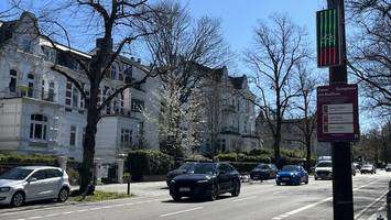 Was bedeuten die rätselhaften LED-Tafeln in Harvestehude? Behörde klärt auf